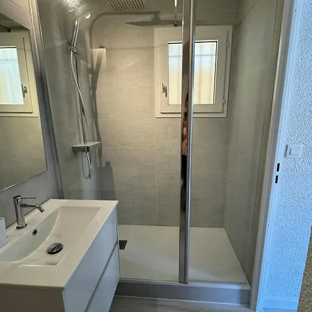 Semesterbostad Maison 4 Personnes Avec Piscine, 200m A Pieds