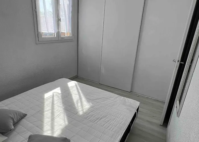 Maison 4 Personnes Avec Piscine, 200m A Pieds Prázdninový dům